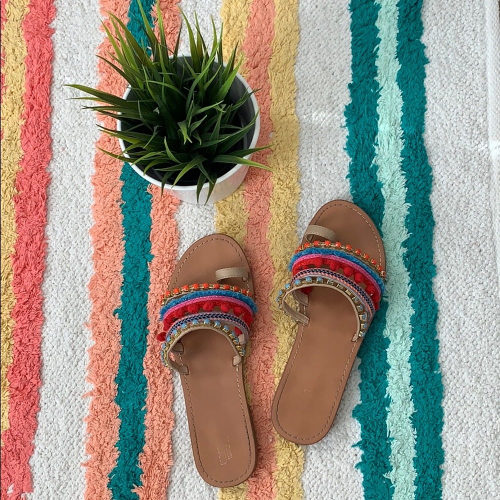 Sandals with toe strap!!💘